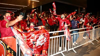 الأهلي يشيد بجماهيره في قطر بعد الفوز على الدحيل