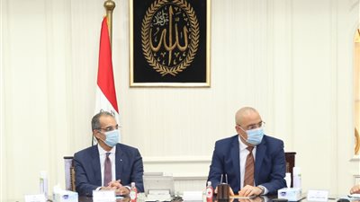 الإسكان تتعاون مع الاتصالات لإدراج كابلات الألياف الضوئية ضمن اشتراطات البناء