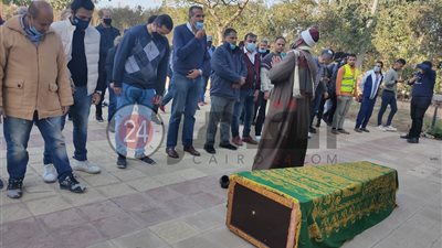 انتهاء صلاة الجنازة على جثمان عزت العلايلي بمسجد المروة في دريم لاند (صور)