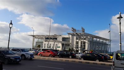 رياح وانخفاض ملحوظ في درجات الحرارة بالإسكندرية (صور)