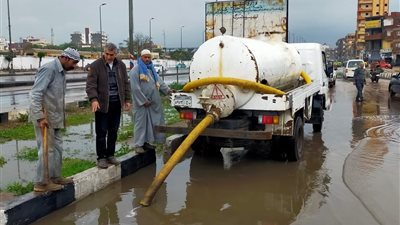 هطول أمطار غزيرة على مدن البحيرة ووقف حركة الصيد بسبب الطقس السيئ (صور)