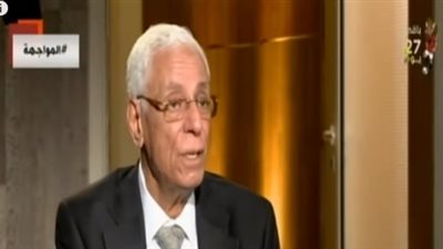 حسام موافي يكشف أسباب ظهور بقع حمراء تحت الجلد في اليد وطرق علاجها (فيديو)