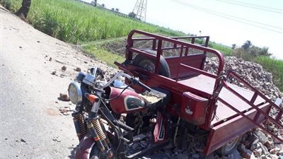 مصرع شخص وإصابة 2 في حادث تصادم بالبحيرة