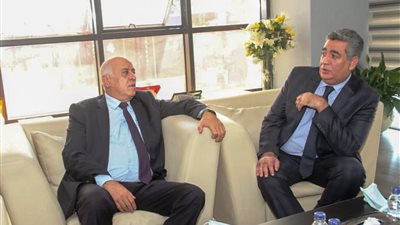 أحمد مجاهد يستقبل وزير الرياضة الفلسطيني في اتحاد الكرة