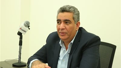 مجاهد يجتمع بعمر الهواري مالك أكاديميات الكرة النسائية