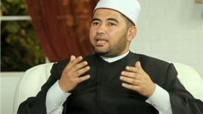 داعية: الأب ليس فيزا لصرف الأموال (فيديو)