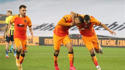 مصطفى محمد يحصل على تقييم مميز فى مباراة جالطة سراي وفنربخشه