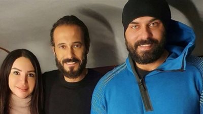 يوسف الشريف وأحمد صلاح حسني وإنجي علاء من كواليس تصوير 