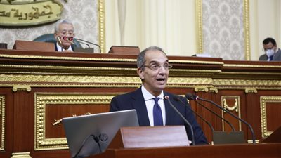 وزير الاتصالات يكشف أسباب ضعف شبكات المحمول