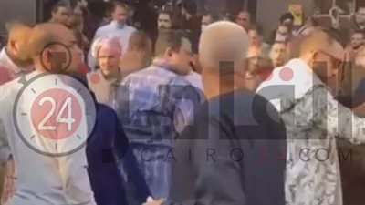 اشتباكات بين بعض المتجمهرين وموظفي حي الهرم أمام أحد فروع محل شهير (فيديو)