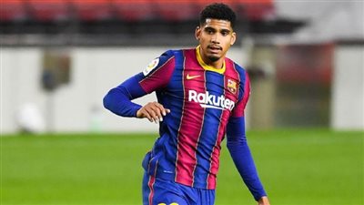 الأشعة توضح موقف مدافع برشلونة من المشاركة أمام باريس سان جيرمان