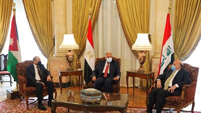 ضمن آلية التنسيق الثلاثي.. وزير الخارجية يستقبل نظيريه الأردني والعراقي (صور)