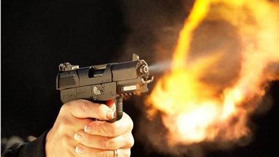 صاحب كشك سجائر يطلق الرصاص على عامل بسبب خلافات مالية بالقليوبية 