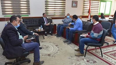 رئيس جامعة سوهاج يبحث توصيل المرافق لـ352 وحدة سكنية بالجامعة الجديدة