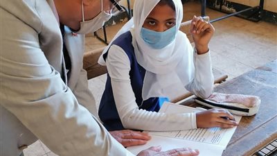 السفير المصري بالسودان يتابع سير امتحانات الشهادة الإعدادية بالخرطوم