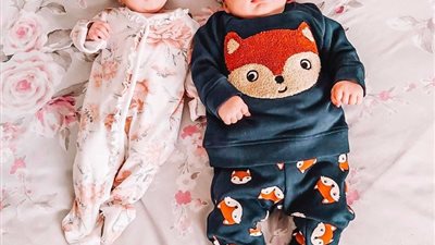 ولدتهما معًا.. بريطانية تحمل في طفل إضافي بعد 3 أسابيع من حملها الأول (صور)