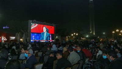 أعضاء الأهلي يحتشدون أمام الشاشات لمشاهدة مباراة بايرن ميونخ