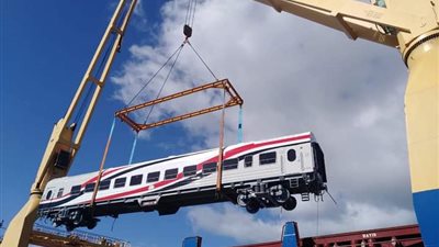 وصول دفعة جديدة من عربات السكة الحديد لميناء الإسكندرية (صور)