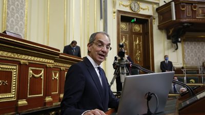 أشاد بالخدمة وبمنصة مصر الرقمية.. رئيس مشروعات البرلمان يفاجئ وزير الاتصالات بتجربة 15999