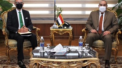 وزير الطيران يلتقي السفير المكسيكي بالقاهرة