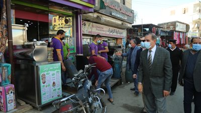 محافظ كفر الشيخ يقرر غلق 7 محال تجارية لتعديها على حرم الطريق (صور) 