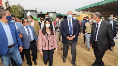 وزيرا التعاون الدولي والزراعة يشهدان تسليم مزارعي الفيوم والمنيا 324 معدة وآلة زراعية