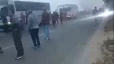 إصابة 58 عاملًا في تصادم حافلتين بطريق 