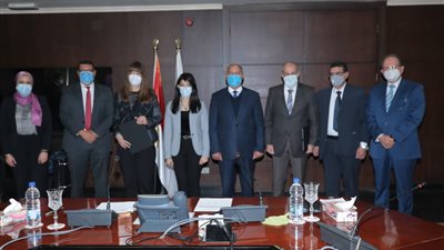 وزيرا النقل والتعاون الدولي يشهدان توقيع اتفاقية بين العامة للموانئ البرية والبنك الأوروبي