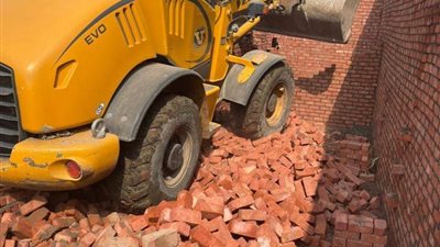 كانوا بيتاجروا فيها.. إزالة 150 مقبرة غير مرخصة بقليوب (صور) 