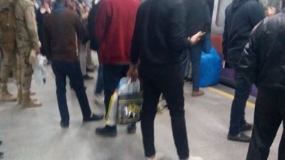 تعطل تحويلة شبرا الخيمة.. مصدر يكشف أسباب زحام الركاب داخل محطات الخط الثانى لمترو الأنفاق