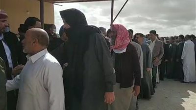 عائلة علي حميدة تستقبل عزاء الراحل أمام المقابر بمرسى مطروح