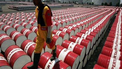 أسعار البترول تقفز  4.7% في أسبوع التفاؤل وخفض الإنتاج