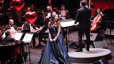 جنات تتألق بإطلالة الأميرات في حفل 