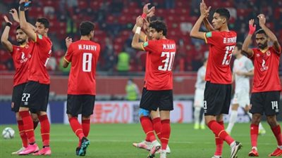 بالزغاريد.. مشجعة تستقبل لاعبي الأهلي بمطار القاهرة بعد تحقيق برونزية مونديال الأندية (فيديو)