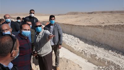 وزير النقل يتابع أعمال تنفيذ مشروع القطار الكهربائي السريع