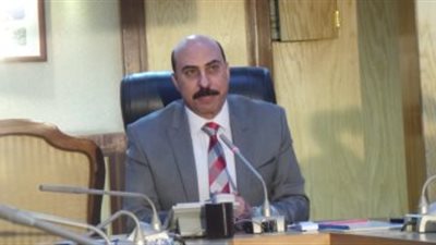 محافظ أسوان يوجه بحصر المحلات والمولات التجارية لمواجهة الزحف العشوائي للبناء المخالف