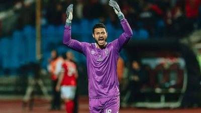 أسرة محمد الشناوي تستقبله في مطار القاهرة بعد حصد برونزية مونديال الأندية (فيديو)