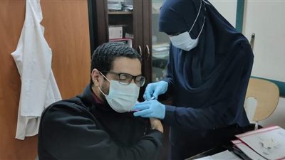 تعرف على أماكن تطعيم الكوادر الطبية بلقاح كورونا في قنا (صور)