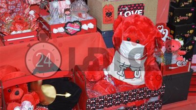 «بوكس كورونا».. أبرز هدايا عيد الحب في بورسعيد (صور وفيديو)