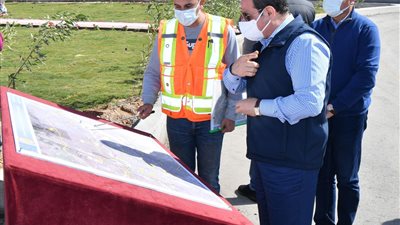 السيسي يوجه بإزالة الإشغالات والمواقف العشوائية على الطرق الجديدة بالقاهرة الكبرى (صور)