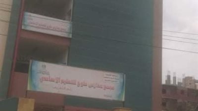 بلاعة مياه مفتوحة أمام مجمع مدارس طوخ بالقليوبية تثير الذعر.. ورئيس المدينة: هنغطيها (صورة)