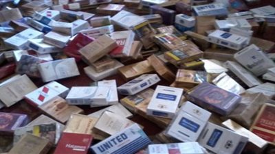 ضبط 164 ألف علبة سجائر مهربة بأسوان
