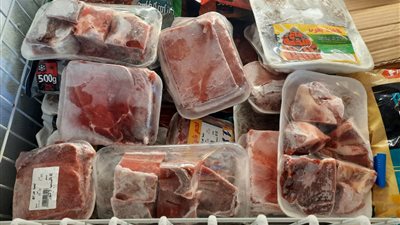 ضبط 100 كيلو لحم و350 قطعة ملفاي و58 علبة حلاوة أطفال في حملة تموينية ببور سعيد