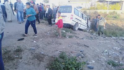 إصابة 16 شخصًا في حادث تصادم مروع بالشرقية (صور)