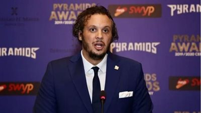 ممدوح عيد يهنئ لاعبي بيراميدز بعد الفوز على بطل كوت ديفوار