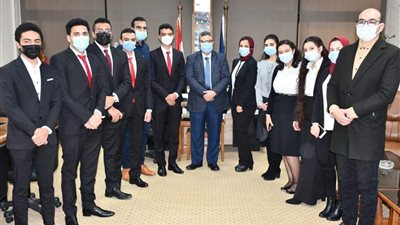 وصول الوفد الرئاسي المشارك في افتتاح منظومة التأمين الصحي الجديد بالإسماعيلية 