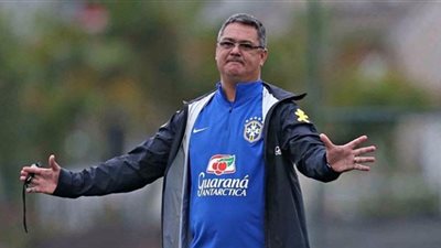 رسميًا.. الهلال السعودي يُقيل رازفان لوشيسكو ويعين روجيرو ميكالي بدلًا منه