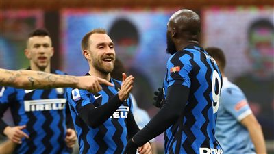 إنتر يفوز على لاتسيو بثلاثية ويتصدر الدوري الإيطالي 