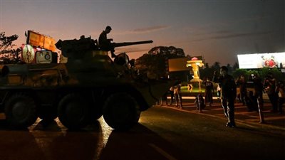الجيش ينتشر في شوارع ميانمار ويقطع خدمة الإنترنت