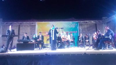 المسرح المتنقل يقدم أنشطته بوادى العرب بأسوان